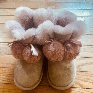 Girls shearling boots size 2